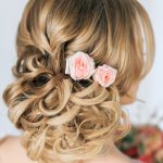 На фото: красивые прически на длинные волосы —  прическа в виде пучка.