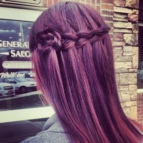 Фиолетовые волосы с прической водопад