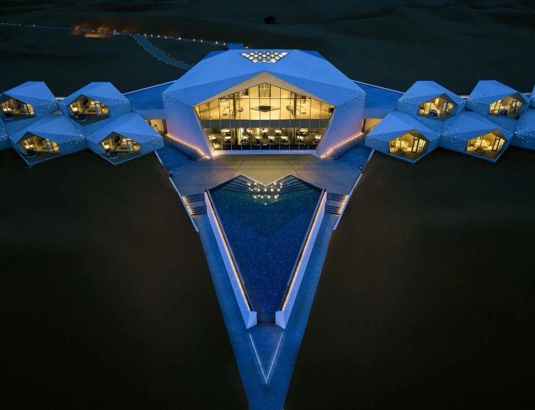 Ромбовидный оазис в Чжунвэе: архитектура тишины