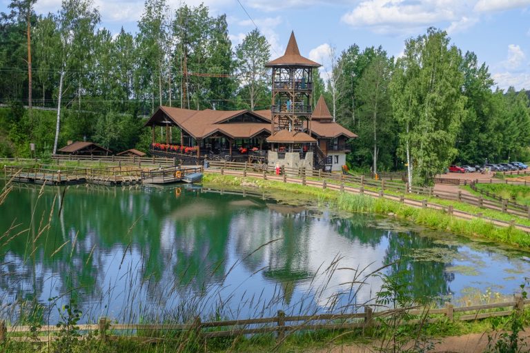 Топ-10 загородных отелей Санкт-Петербурга 2026/2027: где природа встречается с комфортом