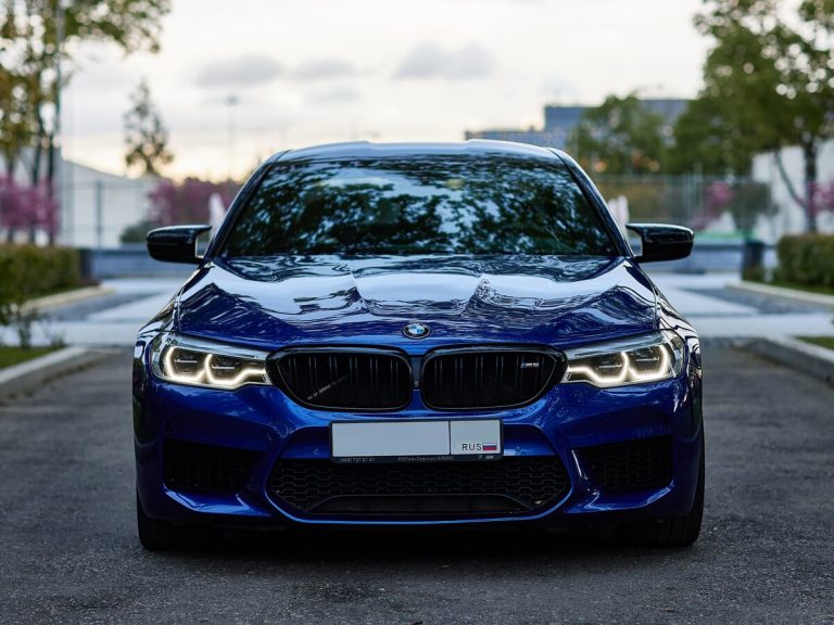 БМВ М5: 727 сил, V8 и электричество — стала ли новая легенда BMW ещё быстрее