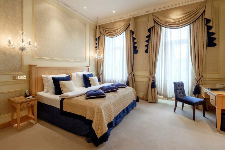 Кто внедряет AI в российский luxury: бренды и компании, которые меняют премиальный рынок